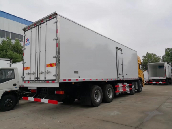 Dongfeng Tianlong 8x4 30T Refrigerated Van Truck
