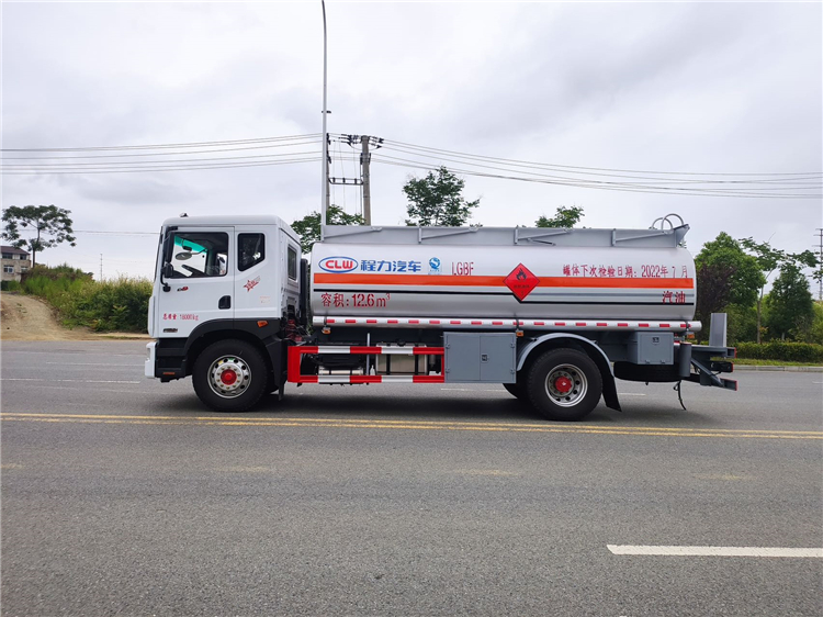 Dongfeng D9 4x2 15000L Fuel Tank Truck