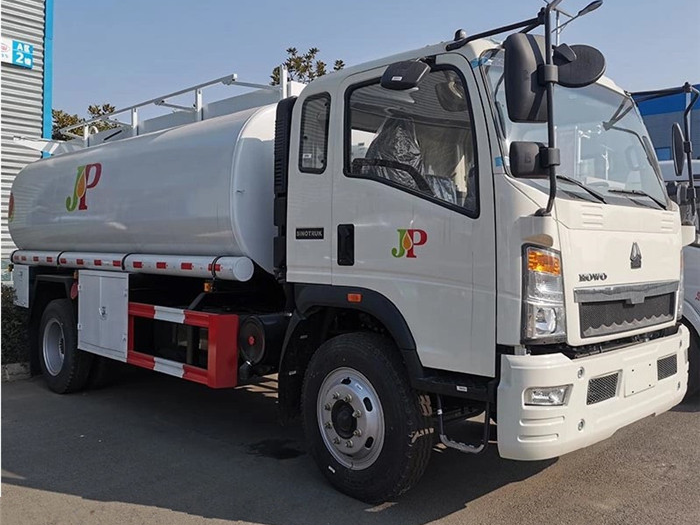 HOWO 4x2 8000L Mobile Fuel Tank  Truck