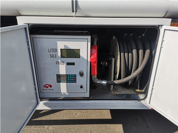 HOWO 4x2 8000L Mobile Fuel Tank  Truck
