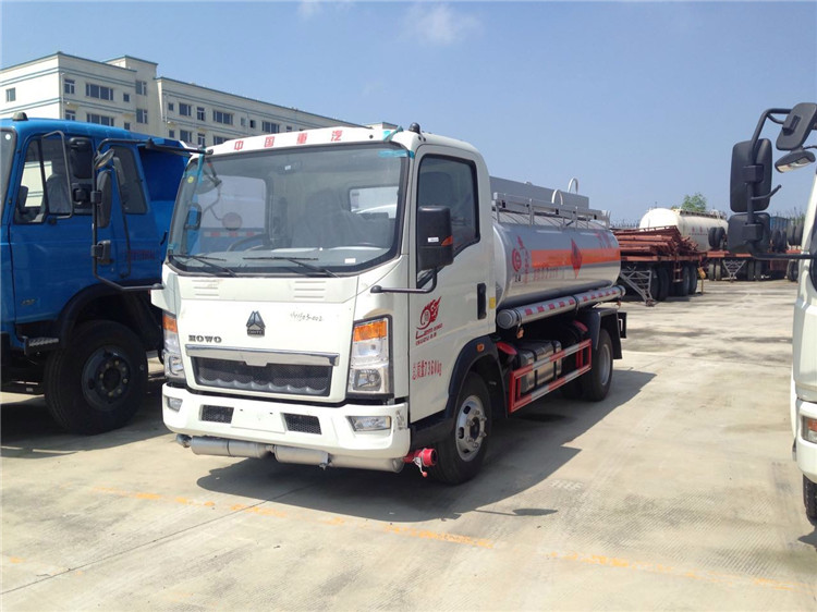 HOWO 4x2 5000L Mobile Fuel Tank Truck
