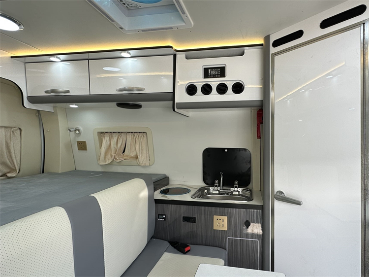 IVECO 6MT Mini Camper Van Class-B RV Motorhome