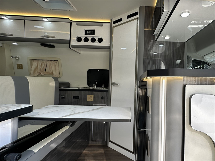 IVECO 6MT Mini Camper Van Class-B RV Motorhome