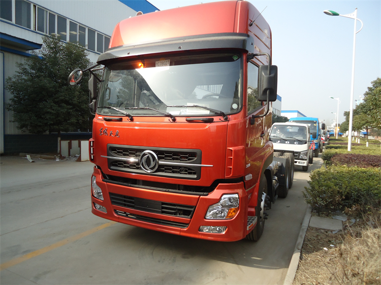 Dongfeng Tianlong 6x4 340HP Tractor Truck