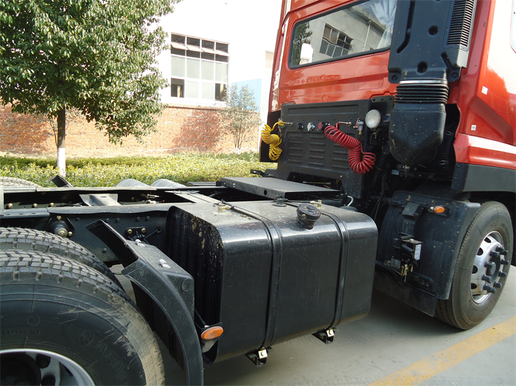 Dongfeng Tianlong 6x4 340HP Tractor Truck