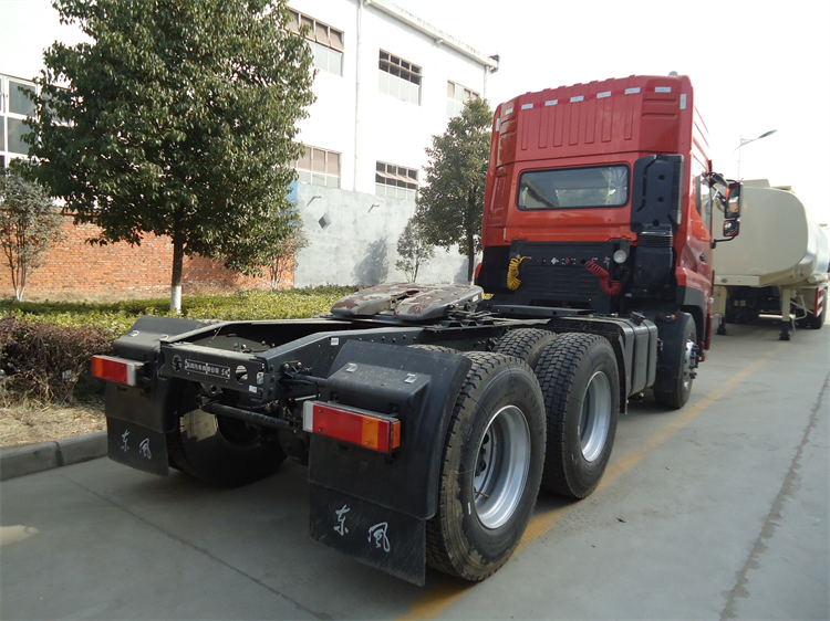 Dongfeng Tianlong 6x4 340HP Tractor Truck