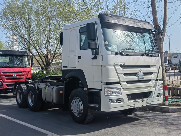 SINOTRUK HOWO 6x4 371HP Tractor Truck