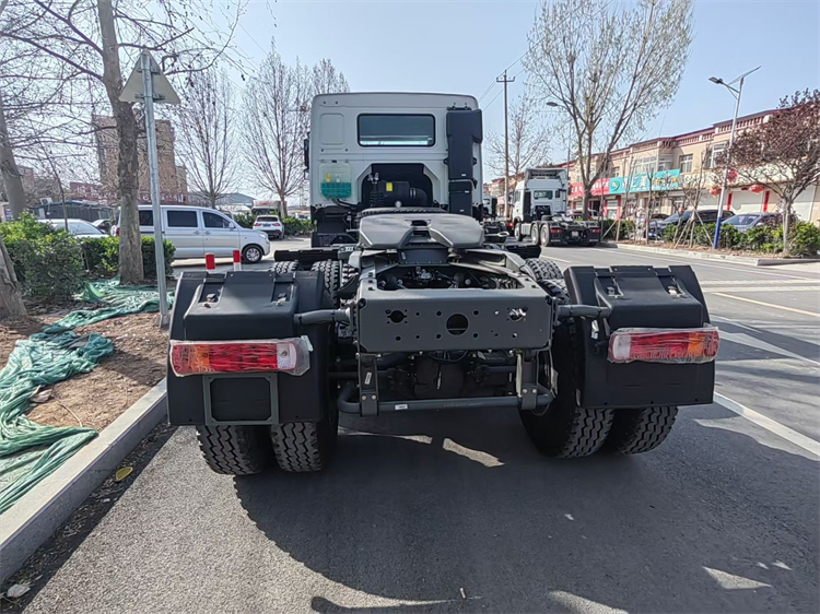SINOTRUK HOWO 6x4 371HP Tractor Truck