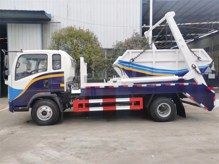 SINOTRUK HOWO 4x2 4-5m3 Skip Loader Garbage Truck