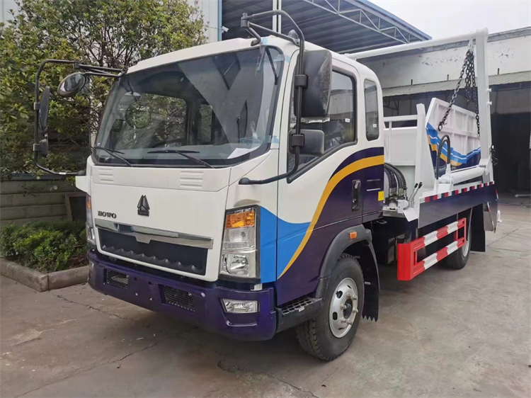 SINOTRUK HOWO 4x2 4-5m3 Skip Loader Garbage Truck