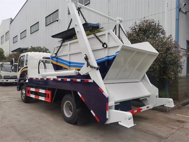 SINOTRUK HOWO 4x2 4-5m3 Skip Loader Garbage Truck