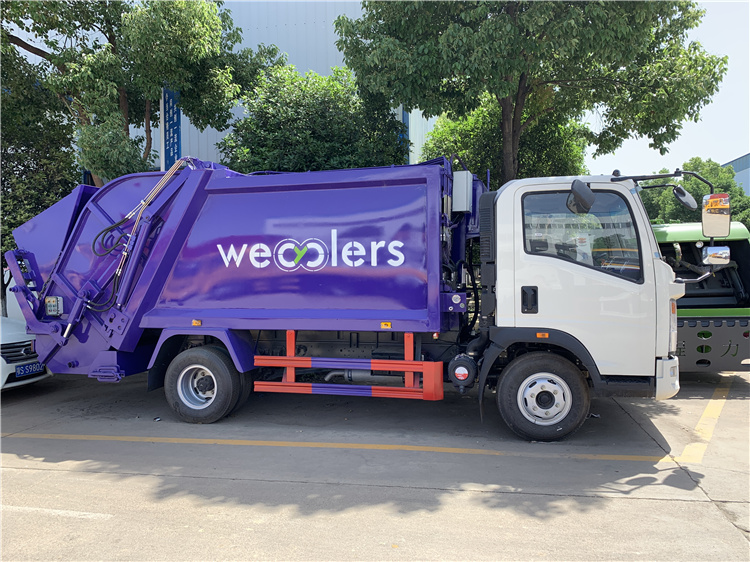 SINOTRUK HOWO 4x2 5000L Compactor Garbage Truck