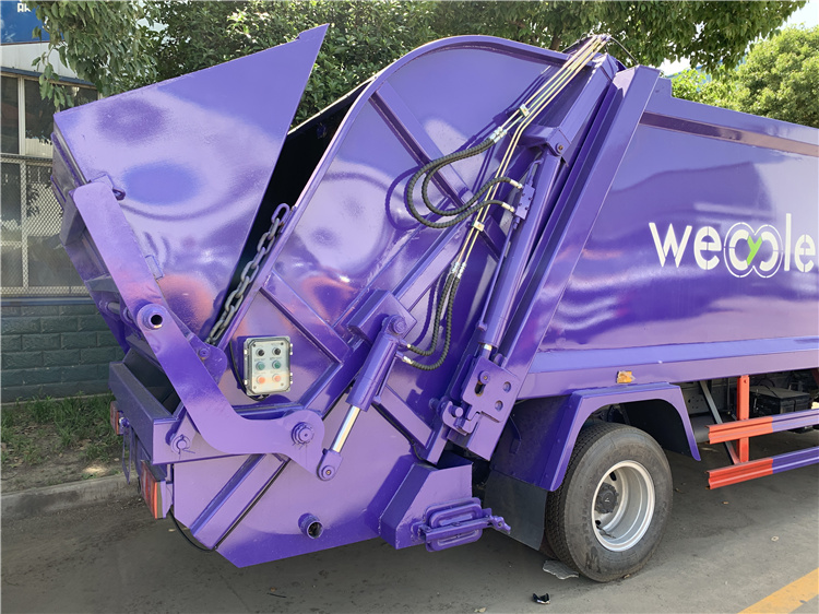 SINOTRUK HOWO 4x2 5000L Compactor Garbage Truck