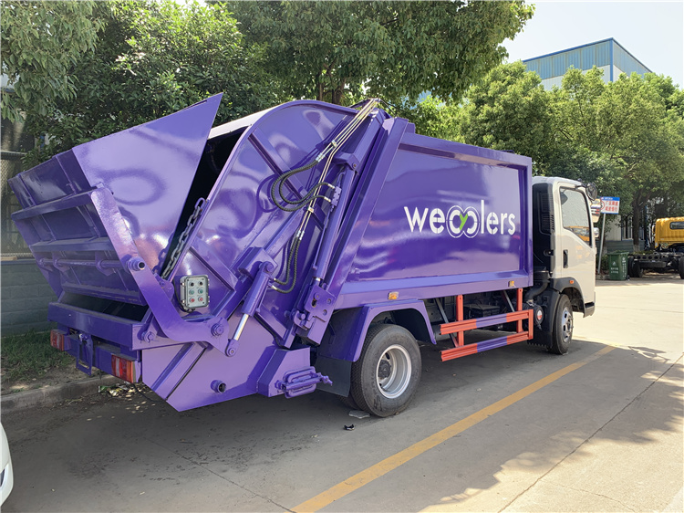 SINOTRUK HOWO 4x2 5000L Compactor Garbage Truck