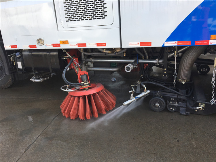 Dongfeng Tianjin 4x2 Road Washing Sweeper Truck