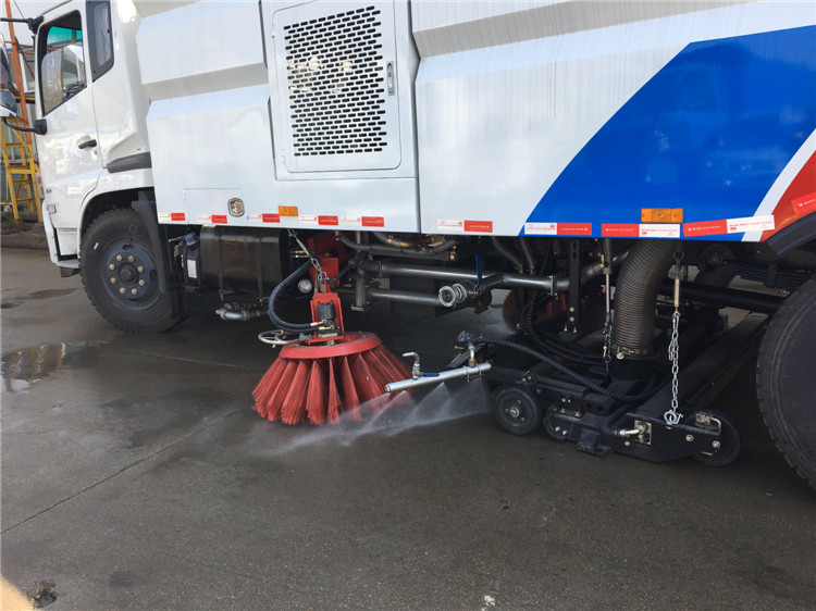 Dongfeng Tianjin 4x2 Road Washing Sweeper Truck