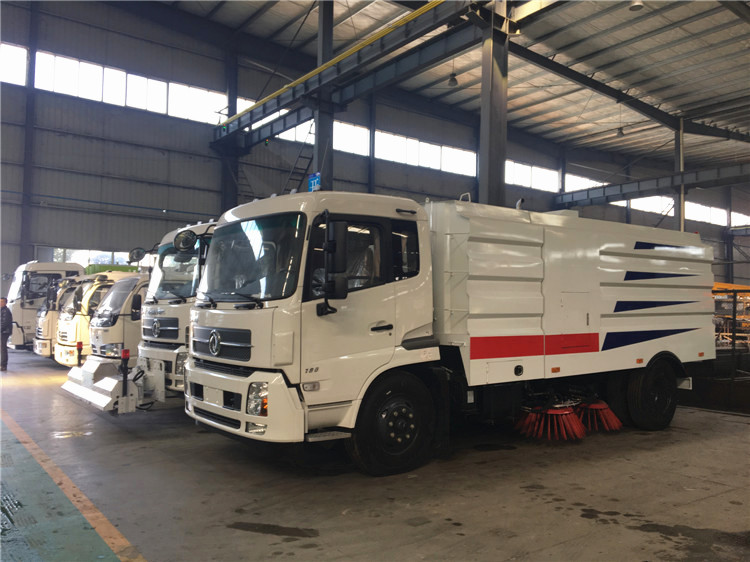 Dongfeng Tianjin 4x2 Road Sweeper Truck