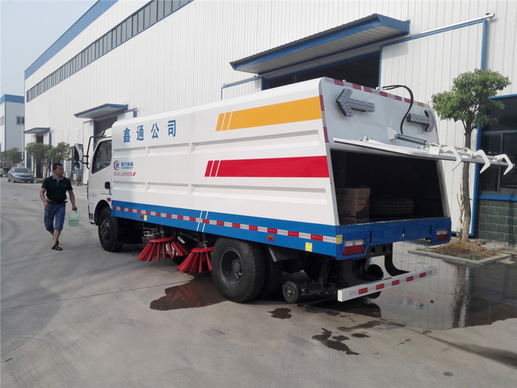 Dongfeng DLK 4x2 Road Sweeper Truck