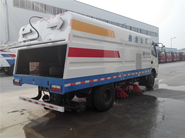 Dongfeng DLK 4x2 Road Sweeper Truck