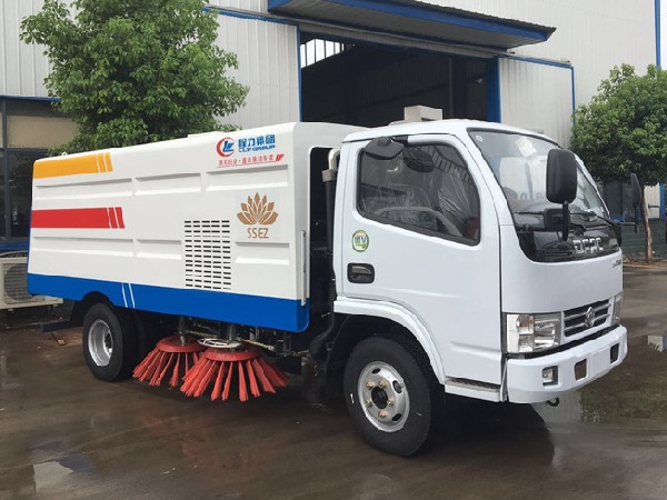 Dongfeng 4x2 Small Sweeper Truck