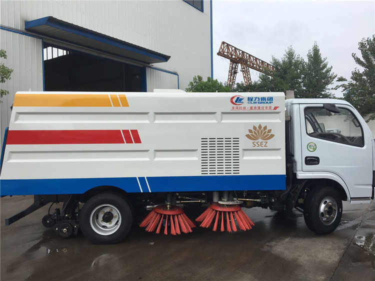 Dongfeng 4x2 Small Sweeper Truck