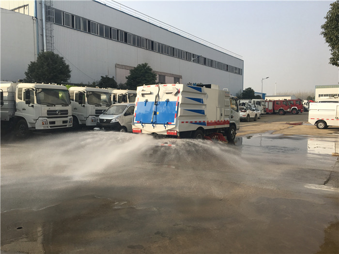 Dongfeng FRK 4x2 Road Sweeper Truck With Sprinkler