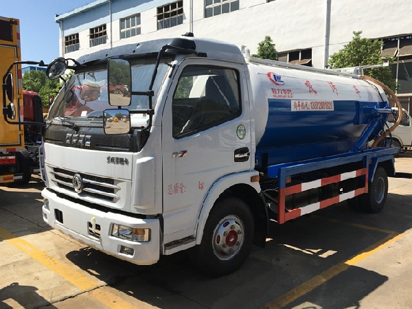 Dongfeng 4x2 6000L Vacuum Sewage Suction Truck