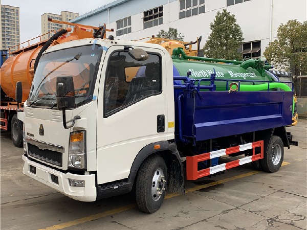 SINOTRUK HOWO 4x2 Sewer Cleaning Sewage Suction Truck