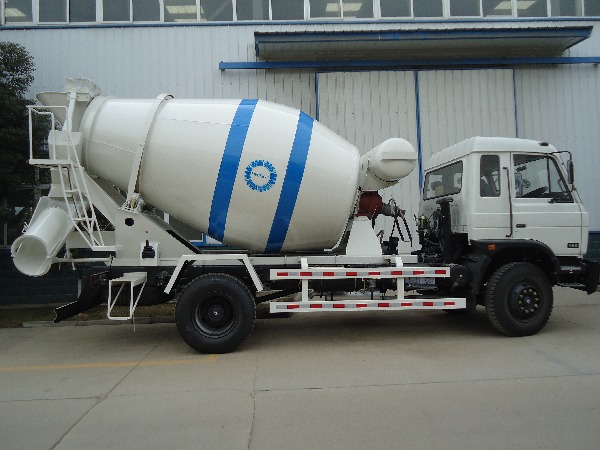 Dongfeng 4x2 6m3 Concrete Mixer Truck