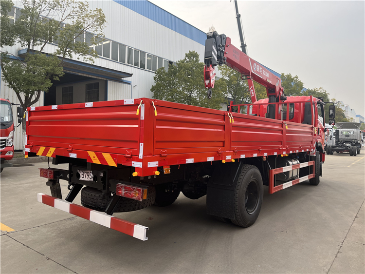 Dongfeng D1 4x2 Truck With Crane