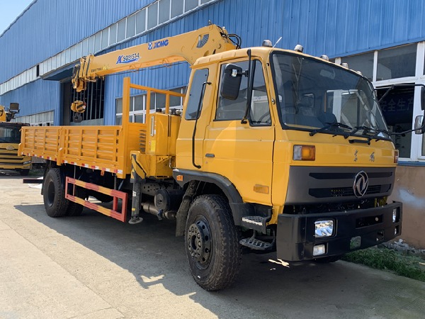 Dongfeng 153 RHD 4x2 Truck Mounted Crane