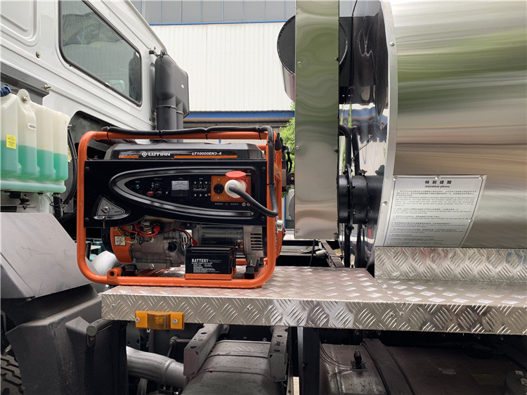 SINOTRUK HOWO 4x2 10m3 Asphalt Distributor Truck