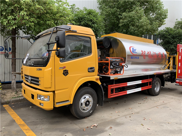 Dongfeng DLK 4x2 6m3 Asphalt Distributor Truck