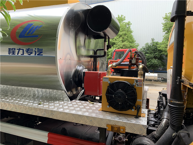 Dongfeng DLK 4x2 6m3 Asphalt Distributor Truck