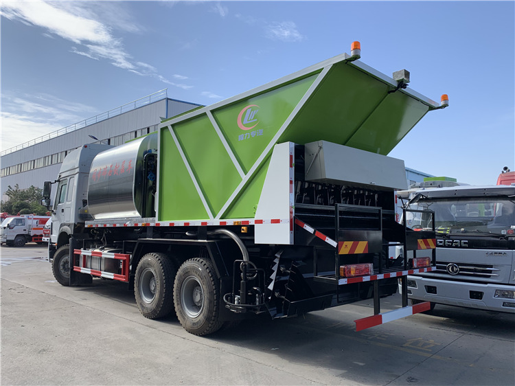 SINOTRUK HOWO 6x4 Asphalt Synchronous Chip Sealer Truck