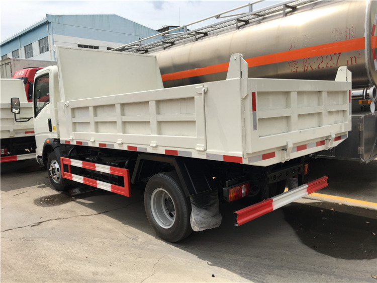 HOWO 4x2  Mini Dump Truck 4-5T