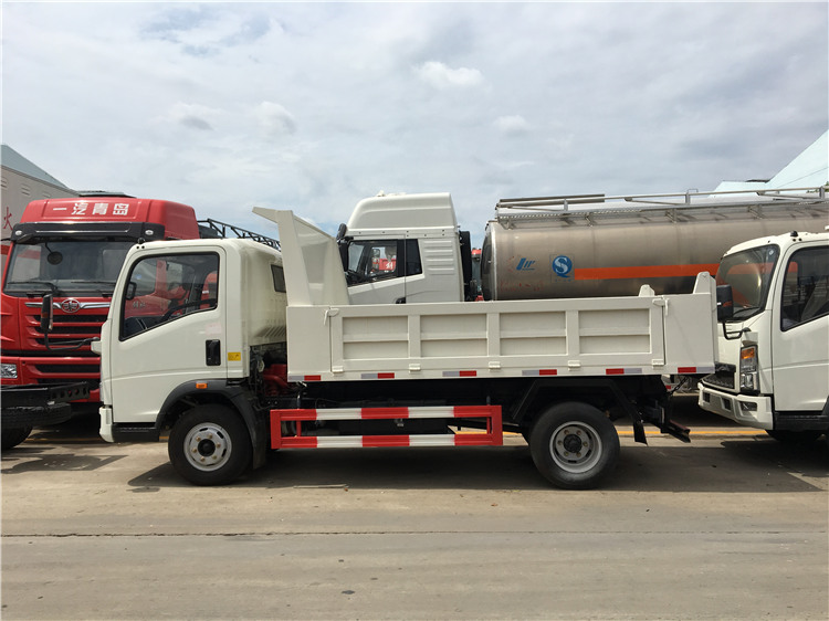 HOWO 4x2  Mini Dump Truck 4-5T