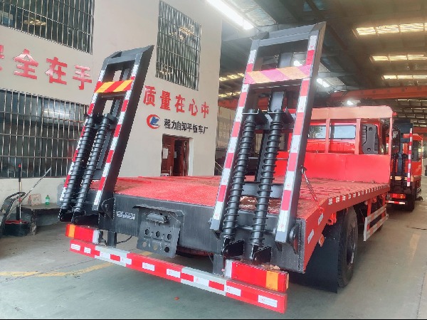 Dongfeng DV3 4x2 5.8m Flatbed Truck
