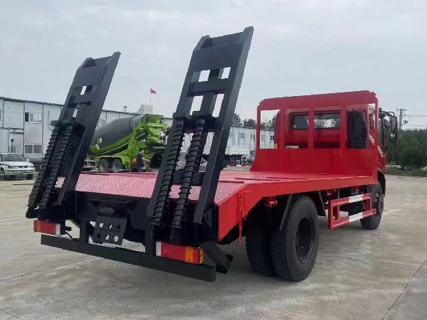 Dongfeng DV3 4x2 5.8m Flatbed Truck