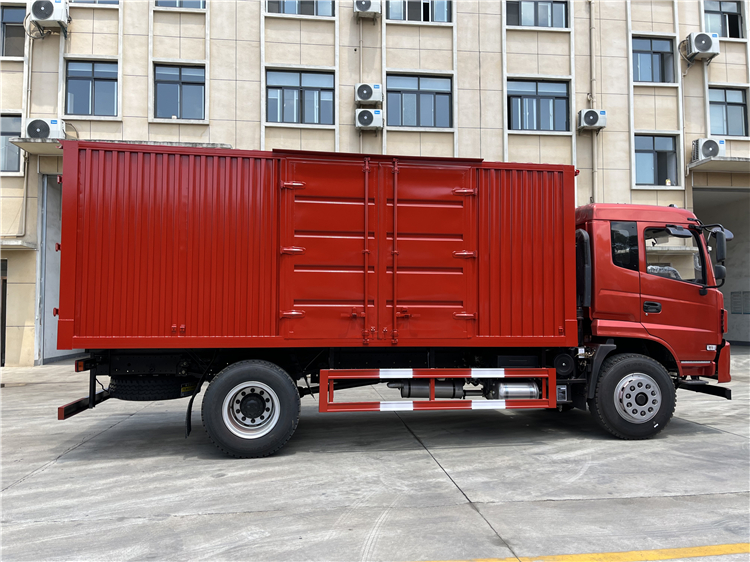 CLW 4x2 10-12T Van Cargo Truck