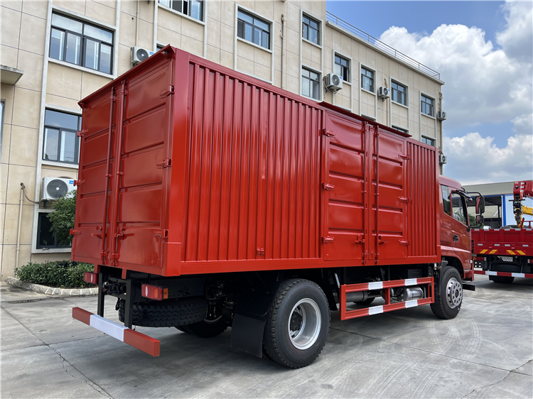 CLW 4x2 10-12T Van Cargo Truck
