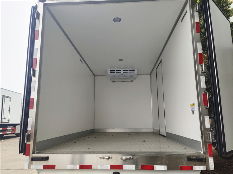 FOTON OLLIN 4x2 4-5T Refrigerated Truck
