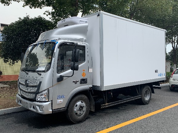 FOTON AUMARK 4x2 3-5T Refrigerated Van Truck