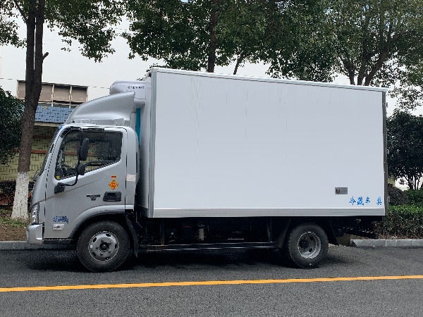 FOTON AUMARK 4x2 3-5T Refrigerated Van Truck