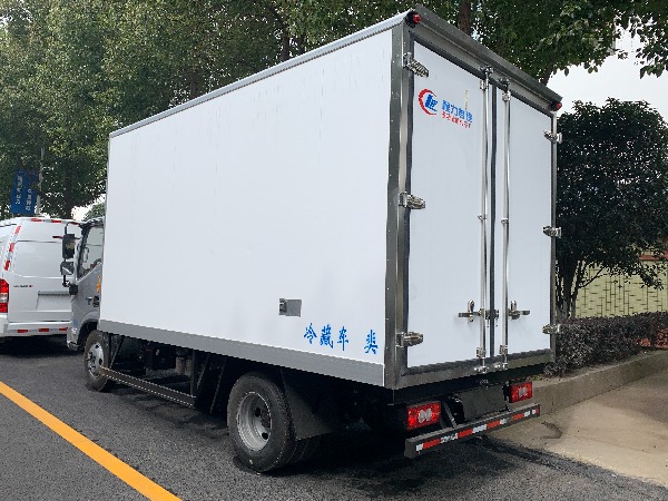 FOTON AUMARK 4x2 3-5T Refrigerated Van Truck