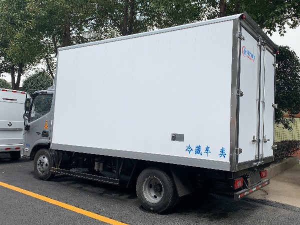 FOTON AUMARK 4x2 3-5T Refrigerated Van Truck
