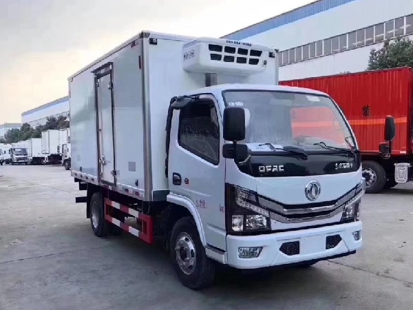 Dongfeng 4x2 3-5T Refrigerated Truck