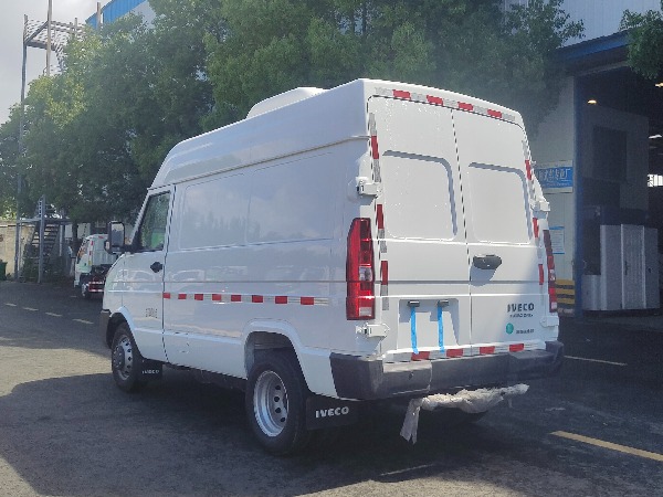IVECO DAILY 4x2 2T Mini Refrigerated Van Truck