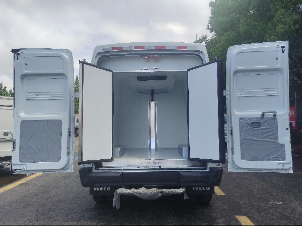 IVECO DAILY 4x2 2T Mini Refrigerated Van Truck