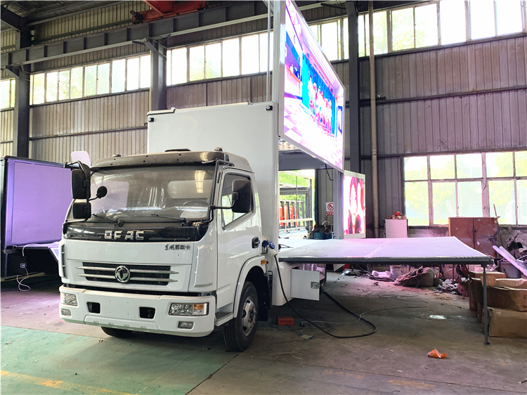 Dongfeng DLK 4x2 LED Advertising Truck